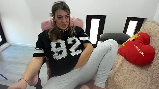 Dyana Kaylinn online show from 9, 3, 2026