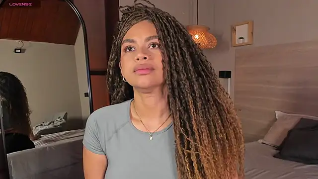 nayah   online show from 16, 4, 2026