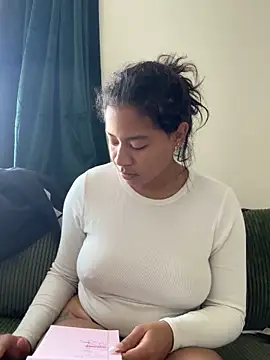 Snapshot of VanessaBling chatting on 15, 12, 2025 VanessaBling online show from 15, 12, 2025