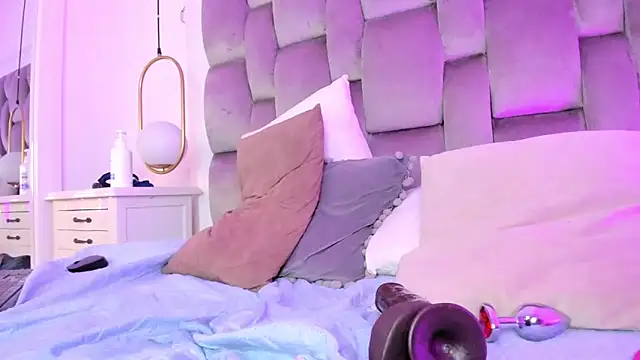 PamelaMendez  online show from 4, 3, 2025