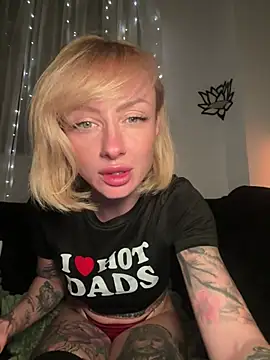 haileyhope  online show from 10, 4, 2026