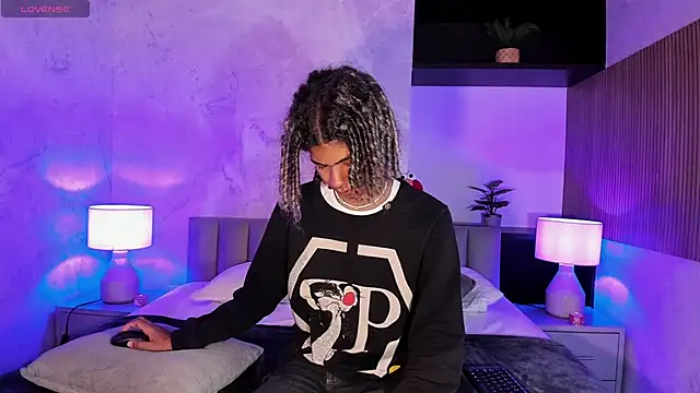 Snapshot of Maxim-Walker chatting on 5, 2, 2025 Maxim-Walker online show from 5, 2, 2025