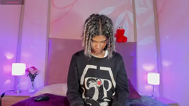 Snapshot of Maxim-Walker chatting on 6, 2, 2025 Maxim-Walker online show from 6, 2, 2025