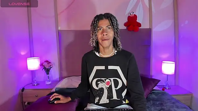 Snapshot of Maxim-Walker chatting on 7, 2, 2025 Maxim-Walker online show from 7, 2, 2025