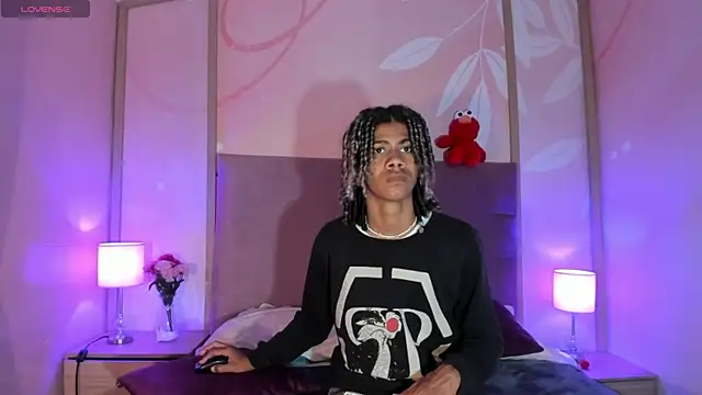 Snapshot of Maxim-Walker chatting on 8, 2, 2025 Maxim-Walker online show from 8, 2, 2025