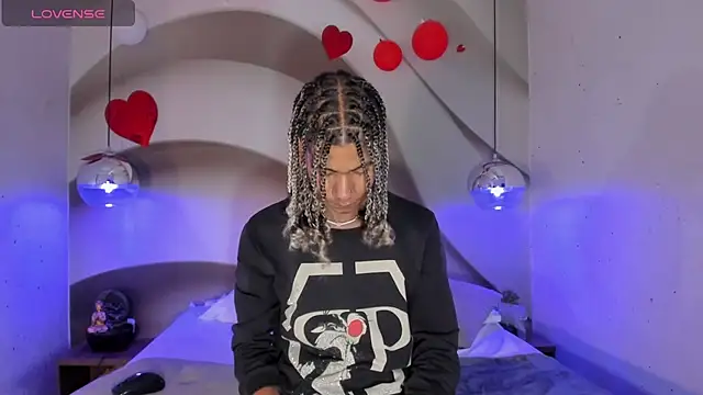 Snapshot of Maxim-Walker chatting on 18, 2, 2025 Maxim-Walker online show from 18, 2, 2025