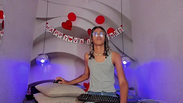 Snapshot of Maxim-Walker chatting on 21, 2, 2025 Maxim-Walker online show from 21, 2, 2025