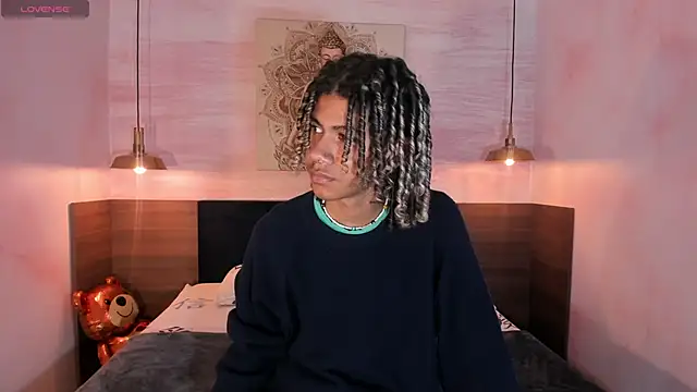 Snapshot of Maxim-Walker chatting on 24, 2, 2025 Maxim-Walker online show from 24, 2, 2025