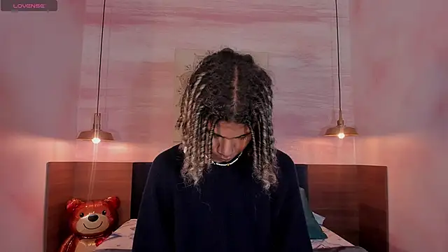 Snapshot of Maxim-Walker chatting on 27, 2, 2025 Maxim-Walker online show from 27, 2, 2025