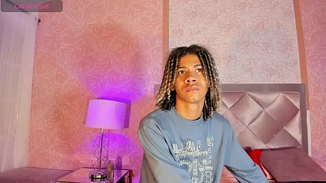 Snapshot of Maxim-Walker chatting on 28, 2, 2025 Maxim-Walker online show from 28, 2, 2025