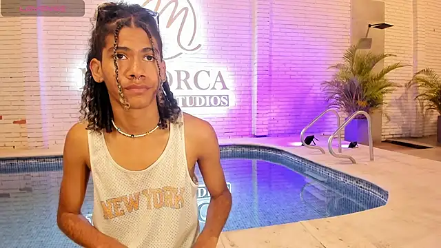 Snapshot of Maxim-Walker chatting on 2, 3, 2025 Maxim-Walker online show from 2, 3, 2025