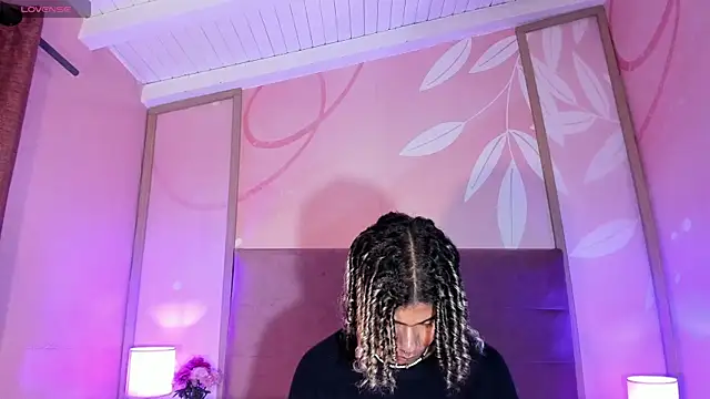 Snapshot of Maxim-Walker chatting on 3, 3, 2025 Maxim-Walker online show from 3, 3, 2025