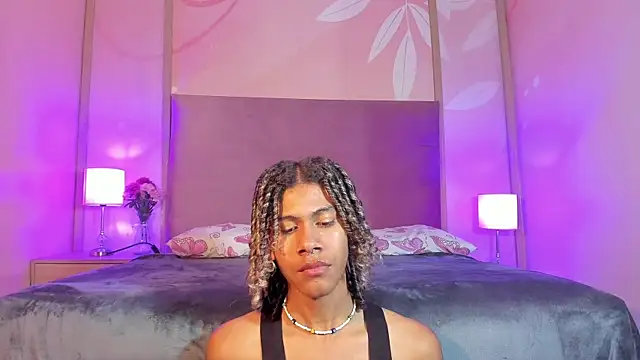 Snapshot of Maxim-Walker chatting on 3, 3, 2025 Maxim-Walker online show from 3, 3, 2025