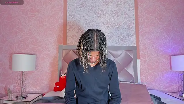 Snapshot of Maxim-Walker chatting on 7, 3, 2025 Maxim-Walker online show from 7, 3, 2025