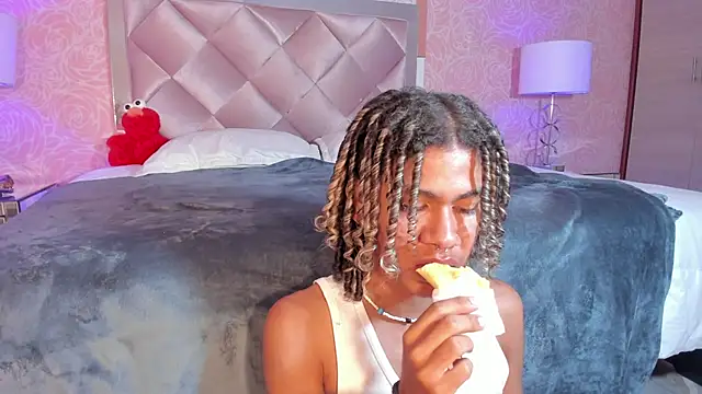 Snapshot of Maxim-Walker chatting on 7, 3, 2025 Maxim-Walker online show from 7, 3, 2025