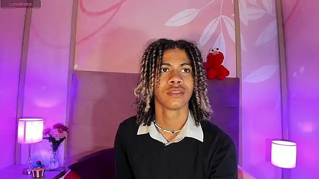 Snapshot of Maxim-Walker chatting on 9, 3, 2025 Maxim-Walker online show from 9, 3, 2025