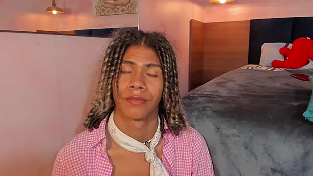 Snapshot of Maxim-Walker chatting on 17, 3, 2025 Maxim-Walker online show from 17, 3, 2025