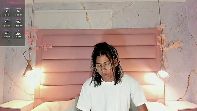 Snapshot of Maxim-Walker chatting on 12, 9, 2025 Maxim-Walker online show from 12, 9, 2025