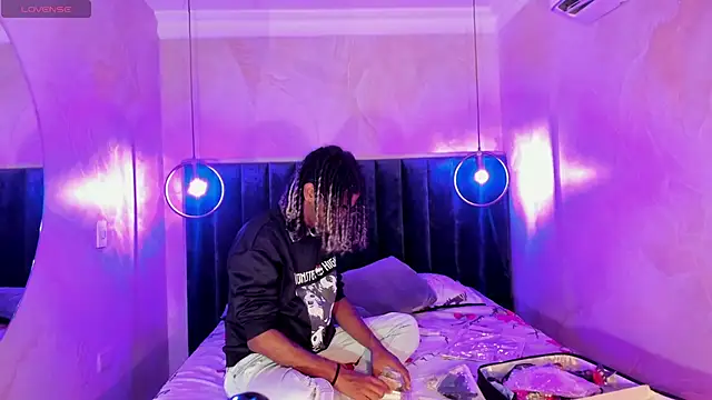 Snapshot of Maxim-Walker chatting on 28, 9, 2025 Maxim-Walker online show from 28, 9, 2025