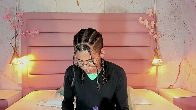 Snapshot of Maxim-Walker chatting on 30, 9, 2025 Maxim-Walker online show from 30, 9, 2025