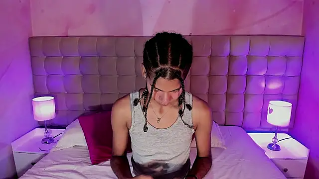 Snapshot of Maxim-Walker chatting on 1, 10, 2025 Maxim-Walker online show from 1, 10, 2025