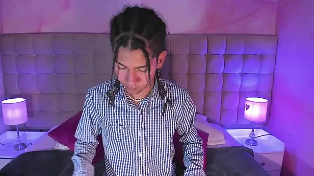 Snapshot of Maxim-Walker chatting on 3, 10, 2025 Maxim-Walker online show from 3, 10, 2025