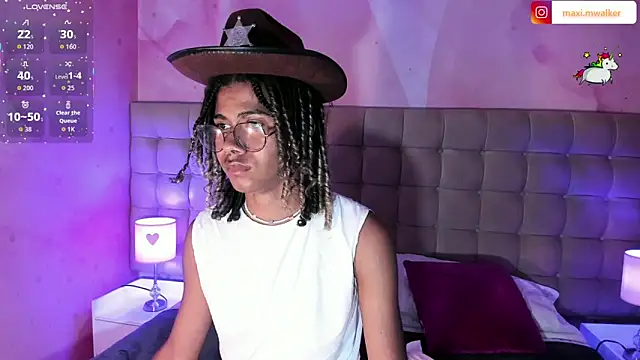 Snapshot of Maxim-Walker chatting on 7, 10, 2025 Maxim-Walker online show from 7, 10, 2025