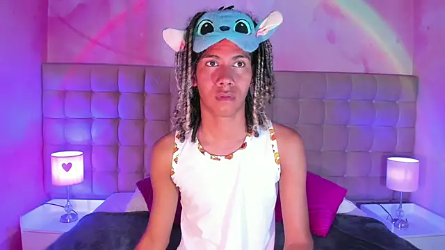 Snapshot of Maxim-Walker chatting on 8, 10, 2025 Maxim-Walker online show from 8, 10, 2025