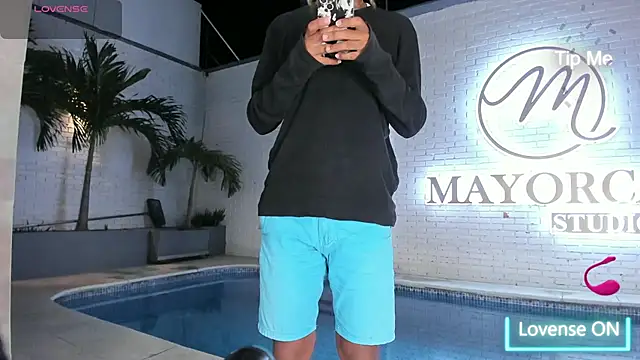 Snapshot of Maxim-Walker chatting on 10, 10, 2025 Maxim-Walker online show from 10, 10, 2025