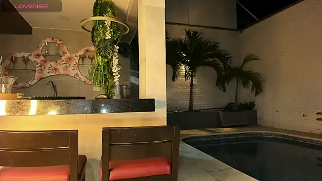 Snapshot of Maxim-Walker chatting on 17, 10, 2025 Maxim-Walker online show from 17, 10, 2025