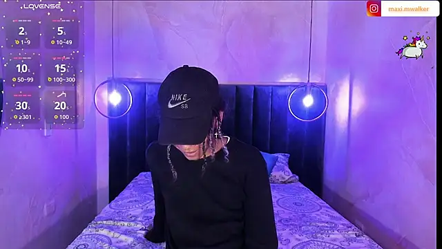 Snapshot of Maxim-Walker chatting on 3, 11, 2025 Maxim-Walker online show from 3, 11, 2025