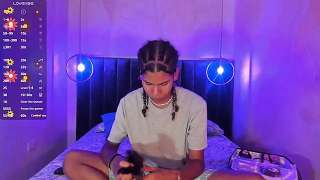 Snapshot of Maxim-Walker chatting on 8, 11, 2025 Maxim-Walker online show from 8, 11, 2025