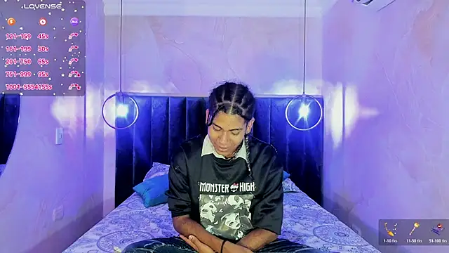 Snapshot of Maxim-Walker chatting on 10, 11, 2025 Maxim-Walker online show from 10, 11, 2025