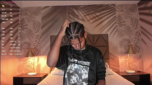 Snapshot of Maxim-Walker chatting on 11, 11, 2025 Maxim-Walker online show from 11, 11, 2025