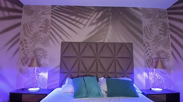 Snapshot of Maxim-Walker chatting on 13, 11, 2025 Maxim-Walker online show from 13, 11, 2025