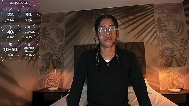 Snapshot of Maxim-Walker chatting on 14, 11, 2025 Maxim-Walker online show from 14, 11, 2025