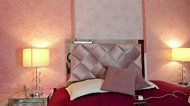 Snapshot of Maxim-Walker chatting on 16, 11, 2025 Maxim-Walker online show from 16, 11, 2025