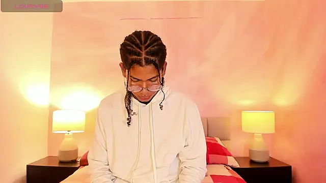 Snapshot of Maxim-Walker chatting on 17, 11, 2025 Maxim-Walker online show from 17, 11, 2025