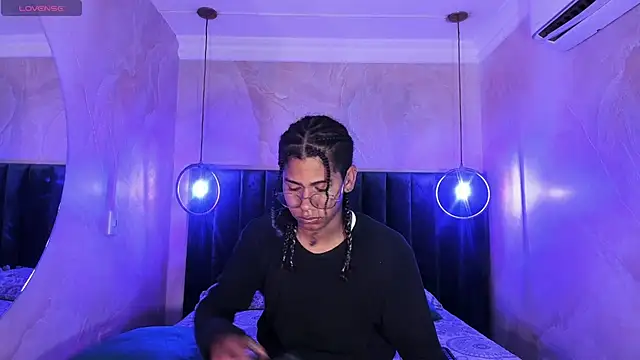 Snapshot of Maxim-Walker chatting on 18, 11, 2025 Maxim-Walker online show from 18, 11, 2025