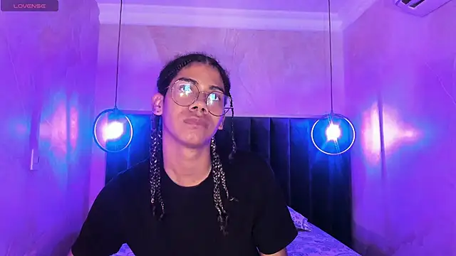 Snapshot of Maxim-Walker chatting on 22, 11, 2025 Maxim-Walker online show from 22, 11, 2025