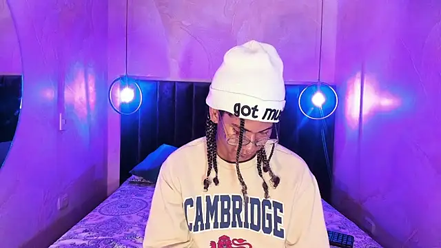 Snapshot of Maxim-Walker chatting on 24, 11, 2025 Maxim-Walker online show from 24, 11, 2025