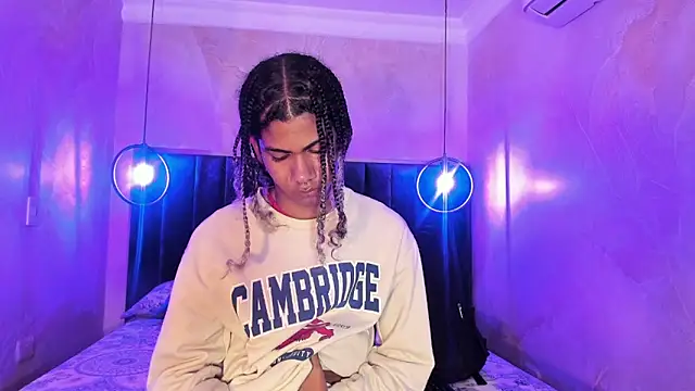 Snapshot of Maxim-Walker chatting on 26, 11, 2025 Maxim-Walker online show from 26, 11, 2025