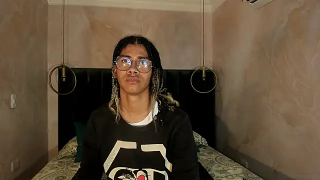 Snapshot of Maxim-Walker chatting on 27, 11, 2025 Maxim-Walker online show from 27, 11, 2025