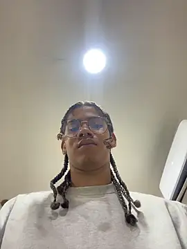 Snapshot of Maxim-Walker chatting on 3, 12, 2025 Maxim-Walker online show from 3, 12, 2025