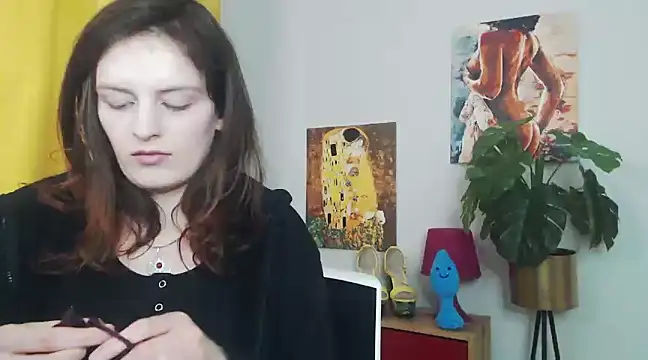 juicyNadine online show from 14, 3, 2025