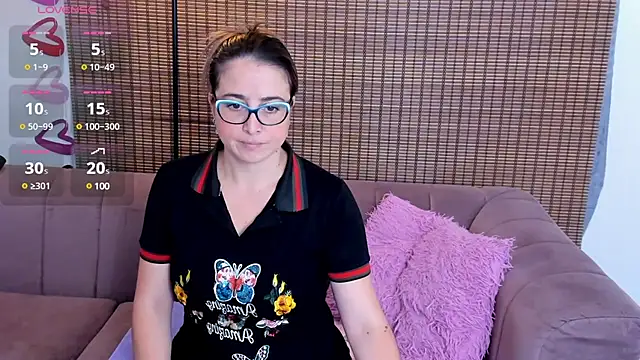 Snapshot of ariana_cross chatting on 2, 3, 2025 ariana cross online show from 2, 3, 2025