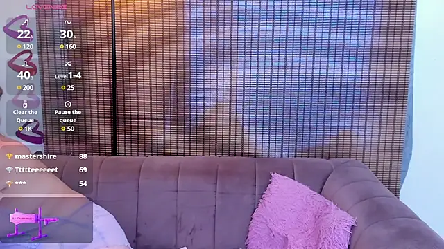 Snapshot of ariana_cross chatting on 9, 3, 2025 ariana cross online show from 9, 3, 2025