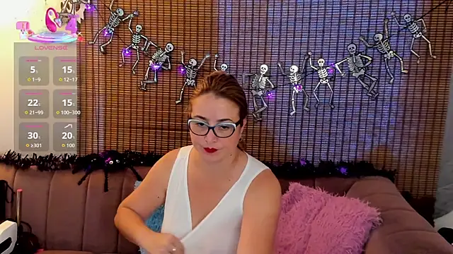 Snapshot of ariana_cross chatting on 7, 10, 2025 ariana cross online show from 7, 10, 2025