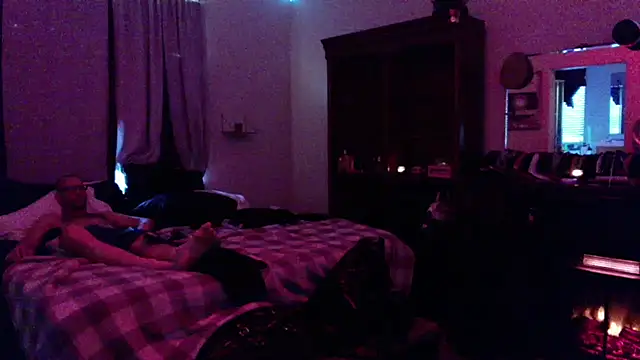 Snapshot of iBoneher69 chatting on 21, 11, 2025 iBoneher69 online show from 21, 11, 2025