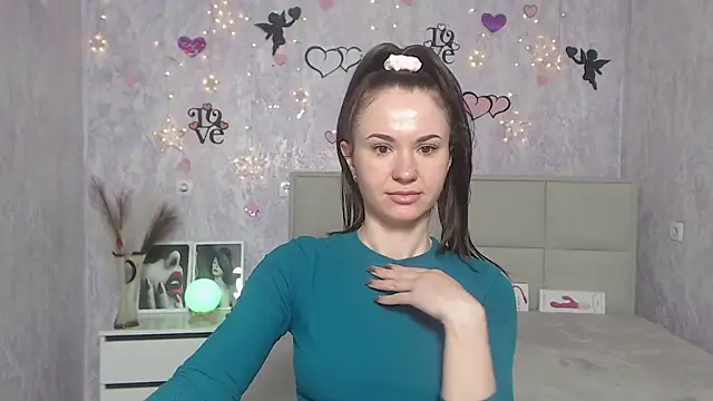 KaraCriegs online show from 10, 3, 2025